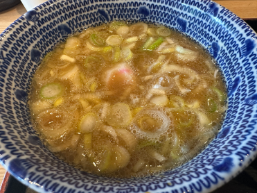 スープ　【舎鈴/北品川】何度も食べたくなるつけ麺！六厘舎の姉妹店として誕生した"舎鈴" 新馬場駅から徒歩1分！